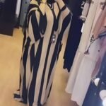 ⁦ملحفه ابيض وبيج في اسود⁩ - الصورة ⁦2⁩